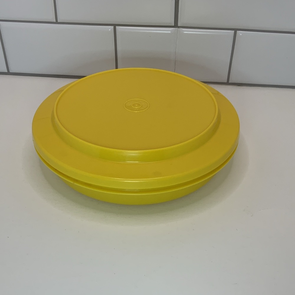 Vintage TUPPERWARE Seal N Serve Bowl 1336-14 & Plate/Lid 1337-13 Yellow Set 8"